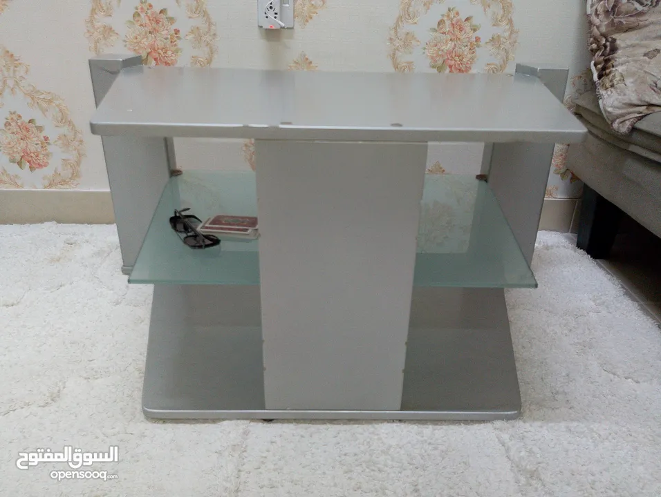 للبيع طاولة وسط لون رصاصي