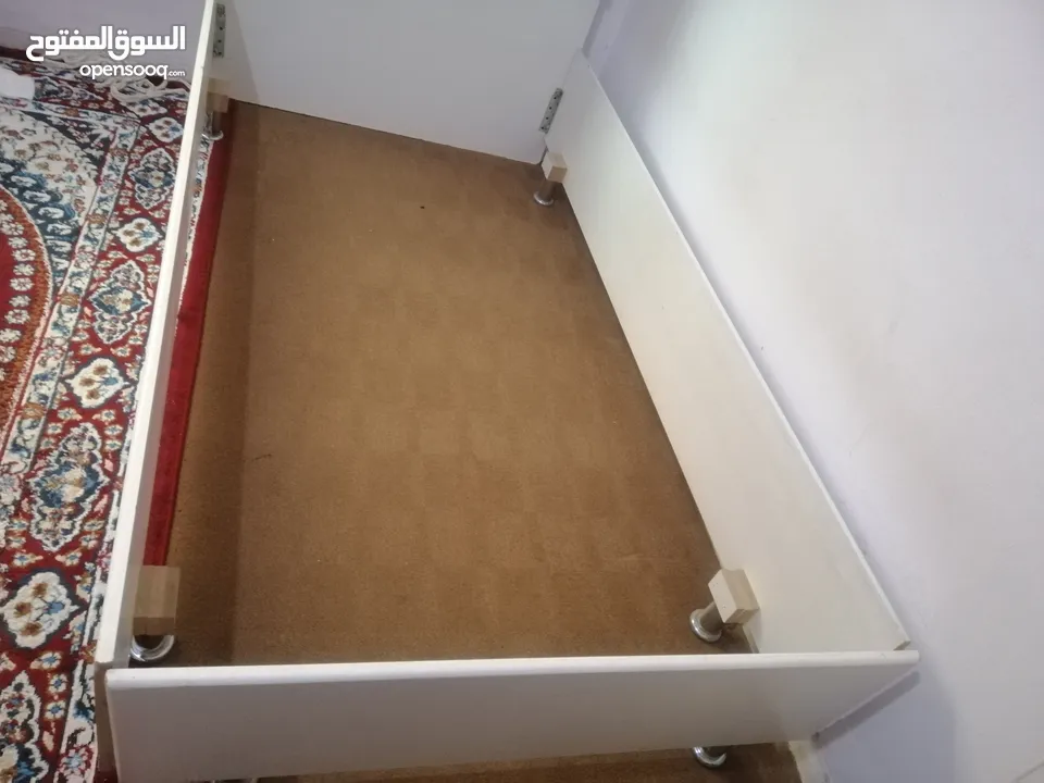 تخت مفرد  لشخص واحد
