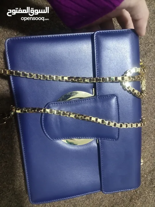 Salvatore Ferragamo bag made of soft leather, made in Italy  حقيبة سلفاتوري فيراغامو مصنوعة من الجلد