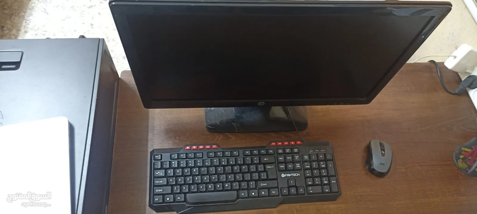 جهاز PC نوع محطة عمل Workstation موديل HP Z440 مع الشاشة والماوس والكيبورد وحافظ الطاقة الكهربائية
