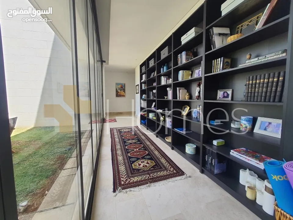 فيلا مع مسبح للبيع في طريق المطار بمساحة بناء 940م