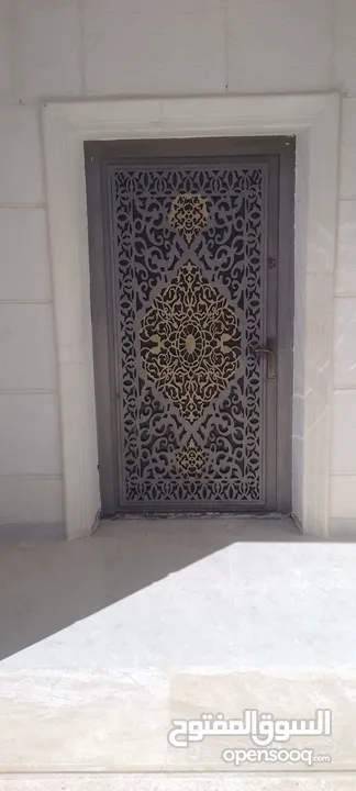 باب حدبد ثقيل
