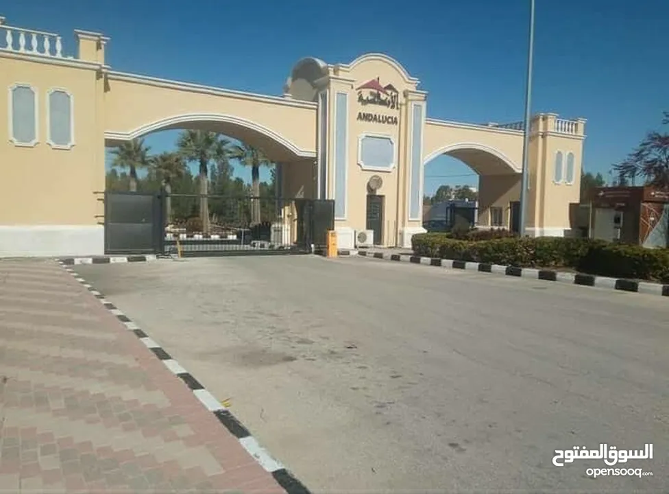 فيلا نموذج (7) مميزة جداً في كمباوند الاندلسية - طريق المطار للبيع بسعر مُغري