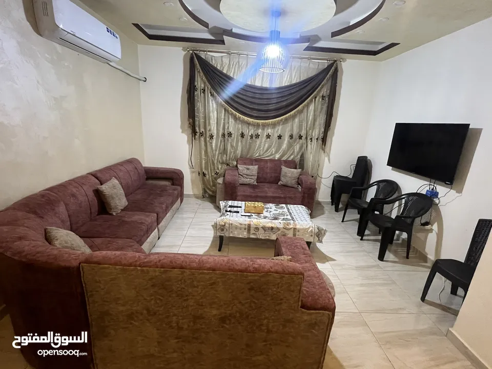 شقه مفروشه للابجار الزرقاء الجديده