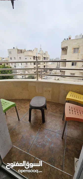 شقة مفروشة فاخرة للايجار مساحة 90 غرب شارع الجامعة ب 200م وشمال مسجد علياء التل