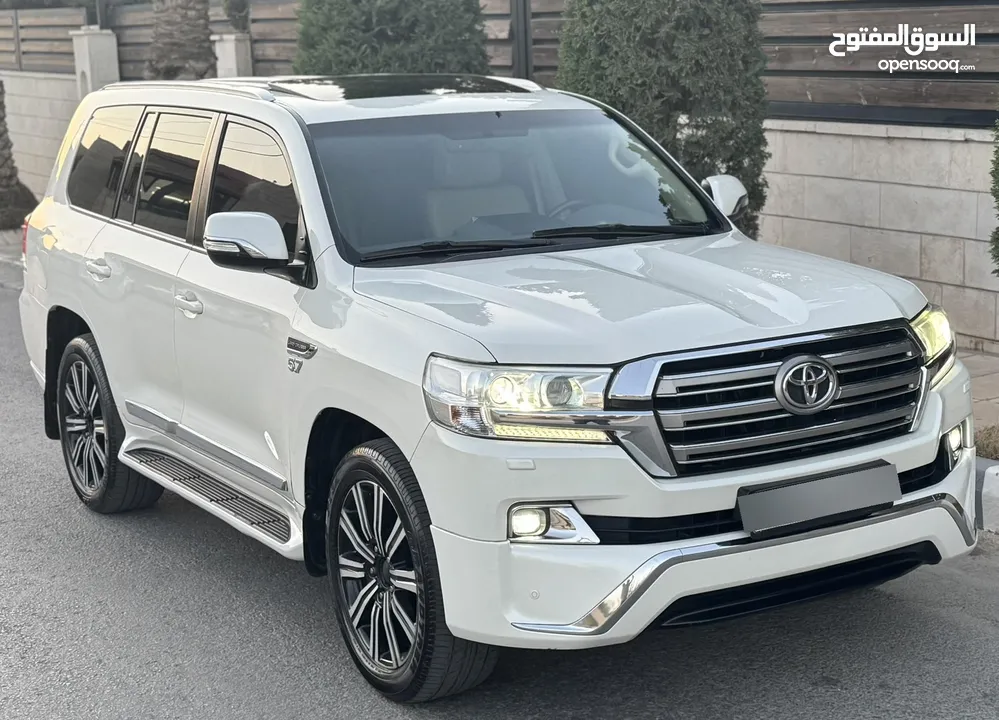 Toyota Land Cruiser 2016 Gx-r 5700CC V8 بحالة الوكالة الفحص: 7 جيد بدون ملاحظات