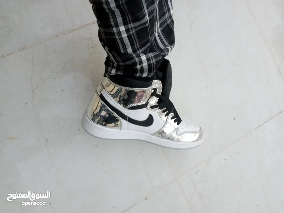 شوز نايك اي جوردان بلون لامع