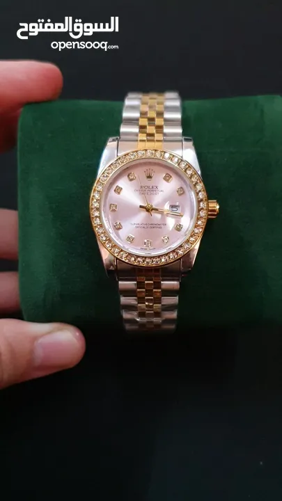 ساعة Rolex نسائية بلون الزهر المميز  مع علبة و كيس Rolex و قابل للتفاوض