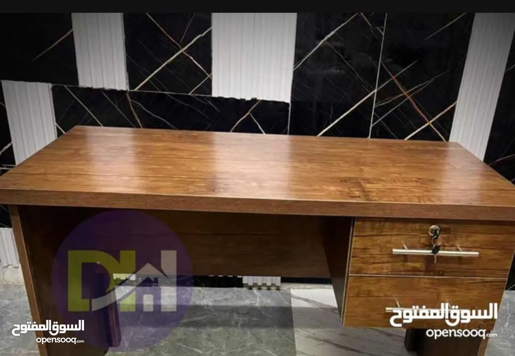للناس يلي بتحب الدراسة و العمل و فرنالكم مكتب دراسي انيق و عملي جدا خشب لامينت مكفول