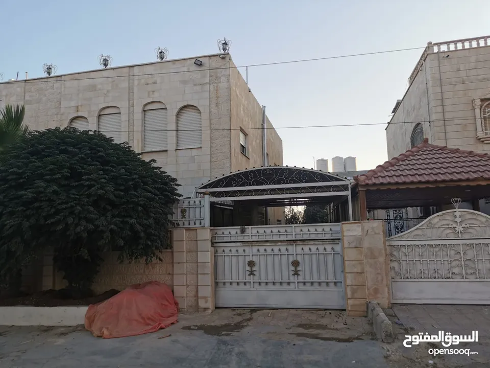 منزل مستقل مكون من طابقين ومدخلين منفصلين