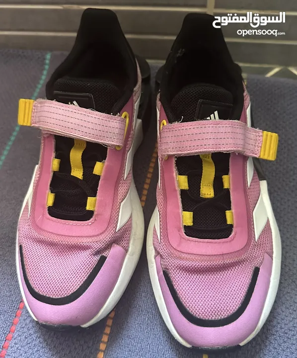 Adidas lego shoes size 36  حذاء من نوع اديداس ليفو النمرة 36