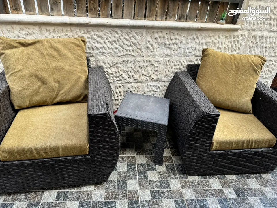 خيمه وكنب خارجي ومرجيحه  وثلاث تريات