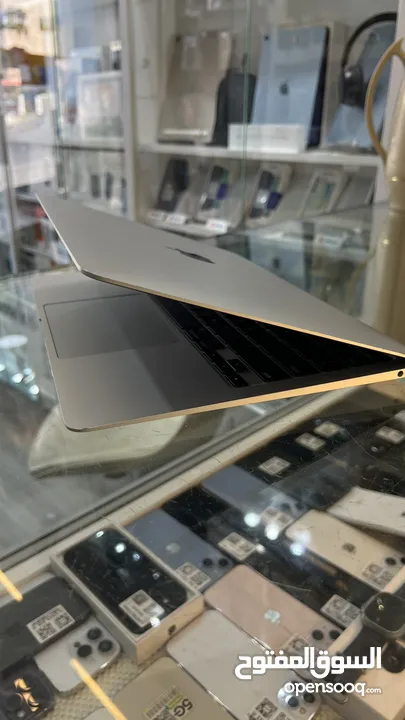MacBook Air 2020 M1 / Battery : 92% 8G ram / 256GB