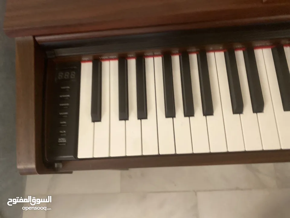 Greaten piano new model amazing brownish black color no key broken functioned with metronome