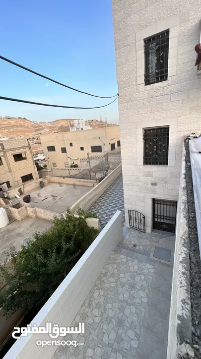 عماره طابقين للبيع تشطيب ديلوكس عمر البناء 5سنوات
