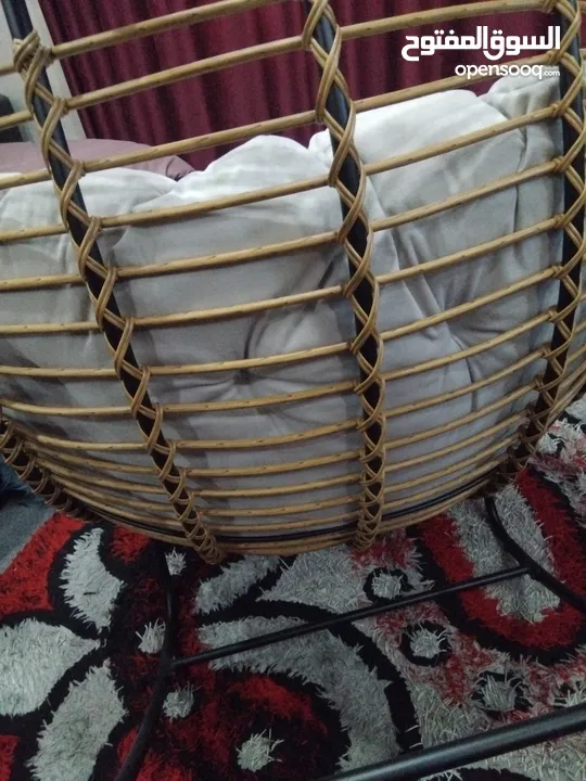 كرسي هزاز مصنوع من المعدن  انهو جيدددددددددددددد
