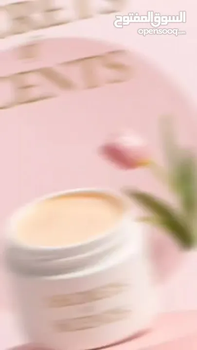 مستحضرات تجميل (سكراب للجسم-سكراب للقدمين-كريم مرطب-صابون من مواد طبيعيه -ليفه).من ecrets of scents