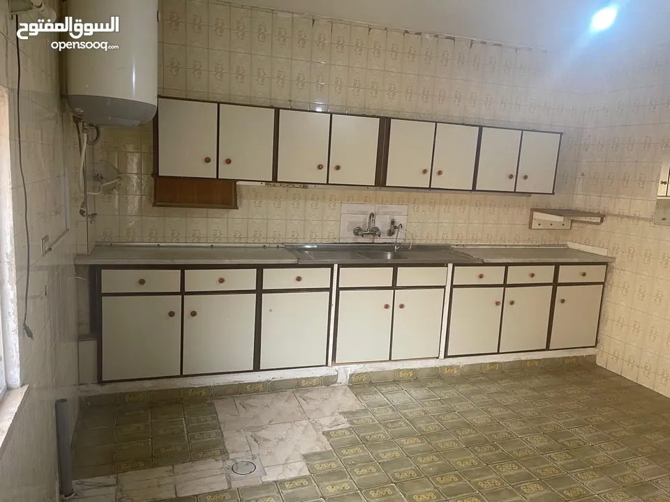 شقة للإيجار في جبل النزهه من المالك