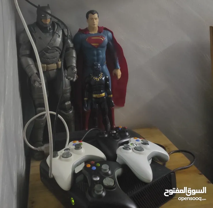 اكسبوكس xbox 360 مهكر شغال مية المية مع 4 ايدين فقط 500 شيكل