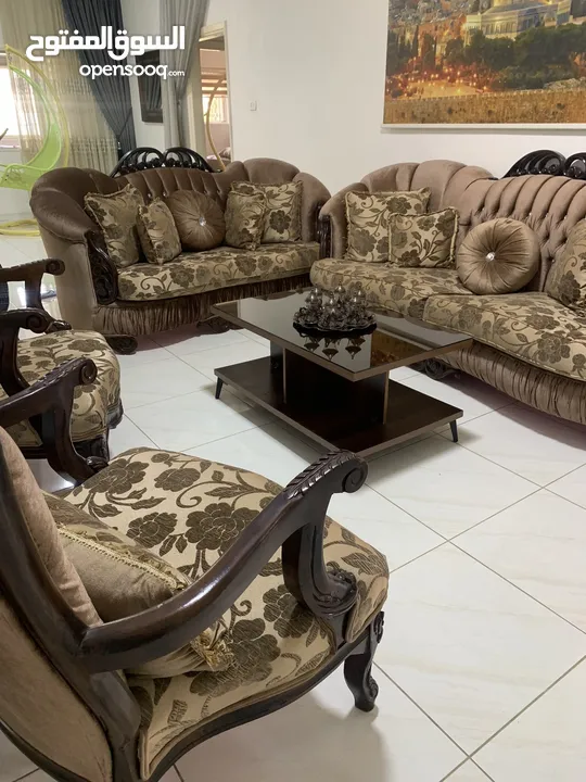 طقم كنب بحاله ممتازه للبيع