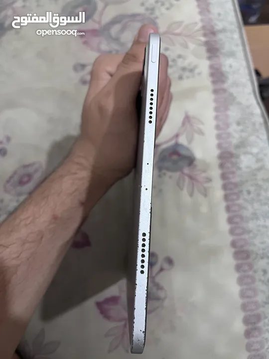 ايباد برو m1 2021 الجيل الثالث  الايباد في كسرين بالشاشه بس مو مأثرين ولا على اشي