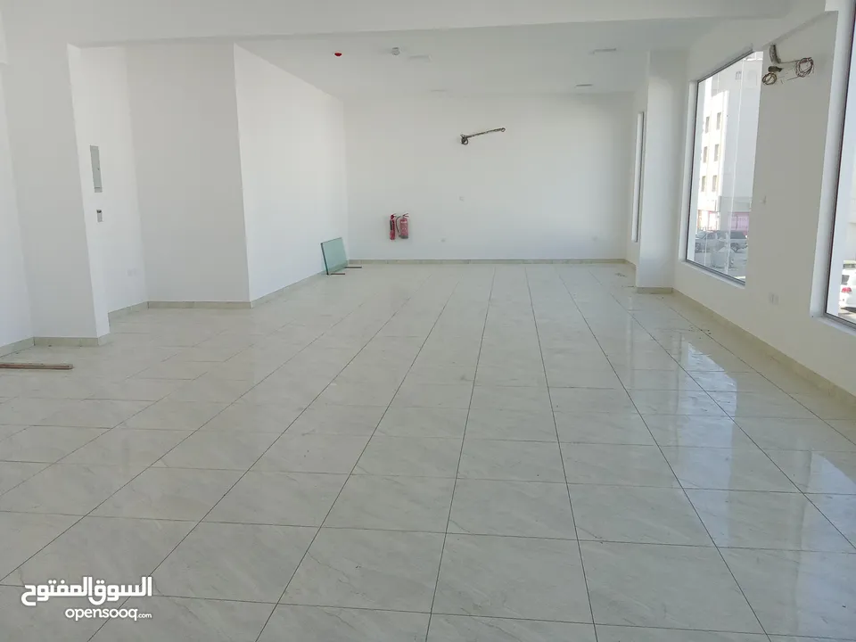 معارض للبيع في العامرات السادسة