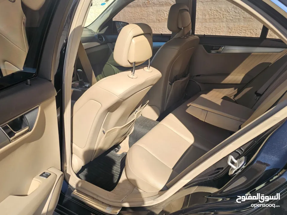 مرسيدس.  C200 فللللللللل مع. فتخه. بويه. شركه. بسعرررر حرق حرق