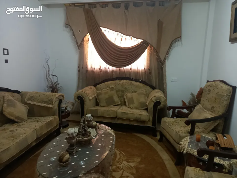 طقم كنب بحالة ممتازه
