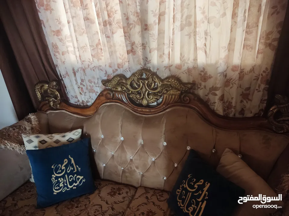 طقم كنب زان مكون 12 مقعد عباره عن طقمين