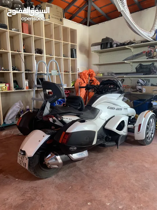 دراجة آلية CAN AM SPYDER - ST