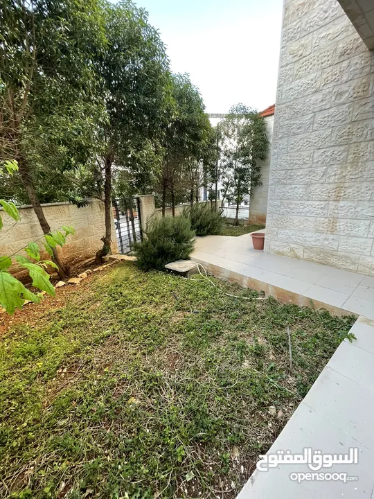 شقة سوبر ديلوكس مع حديقة وكراج خاص للايجار - الرابية