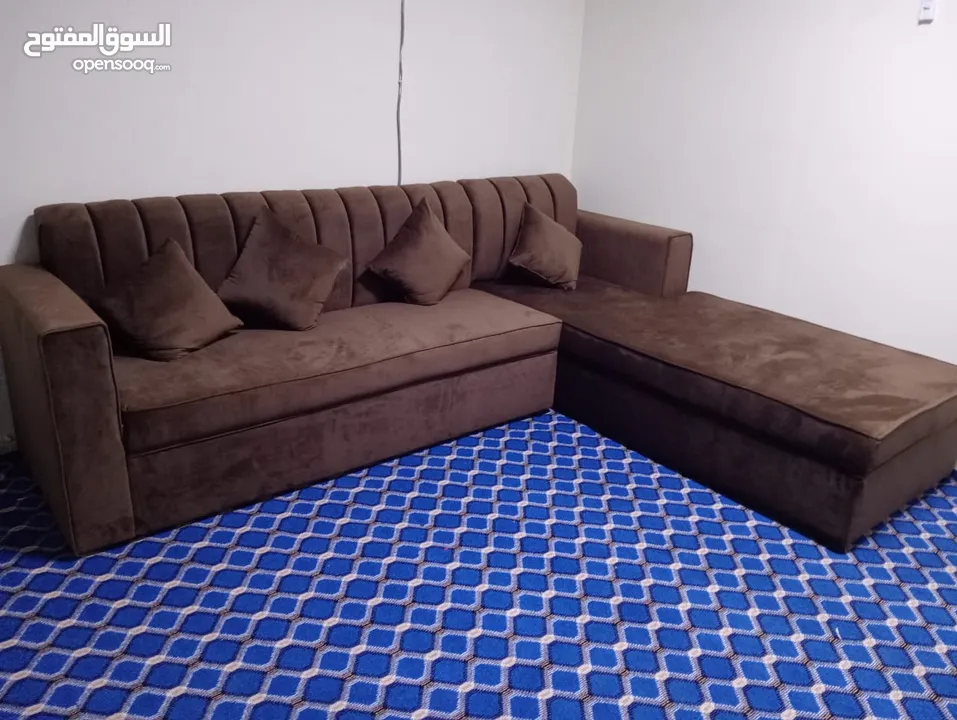 أريكة جديدة تمامًا Sofa