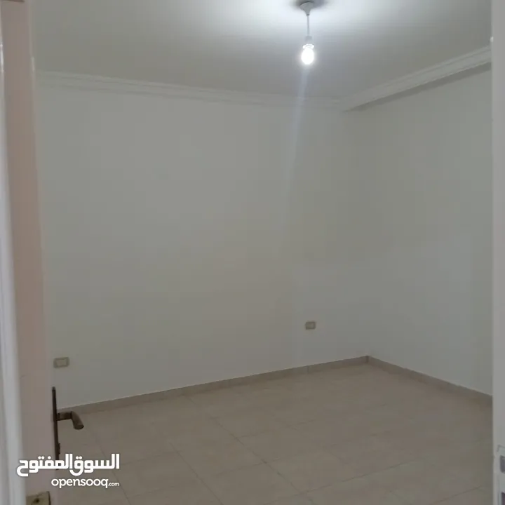 شقه مميزة نضيفه جدا فاخره بمنطقة ام السماق+ مساحه 220 متر - موقع مميز جدا