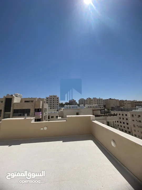 شقة فاخرة للبيع في تلاع العلي  - خلف السلطان طابق ثالث مع روف دوبلكس 200م لم تسكن