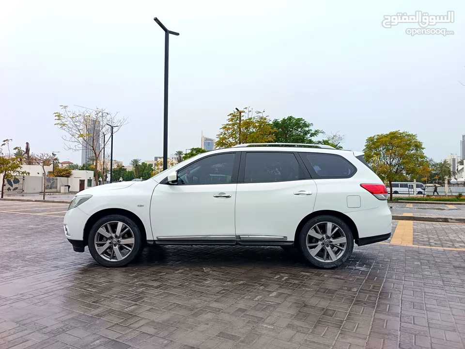 NISSAN PATHFINDER SL 2014 FULL OPTION 7 SEATER SUV IN EXCELLENT CONDITION FOR SALE