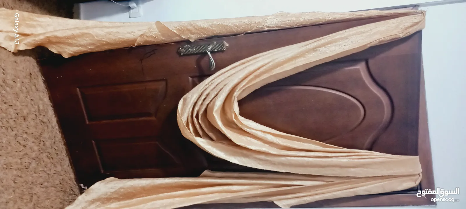 برداي لون ذهبي تفصيل استعمال قليل