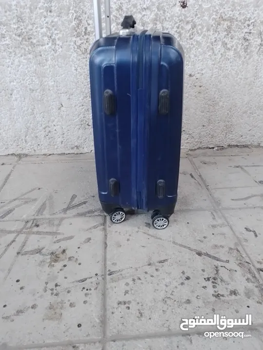 شنطة سفر بحالة ممتازة نوعها بولو