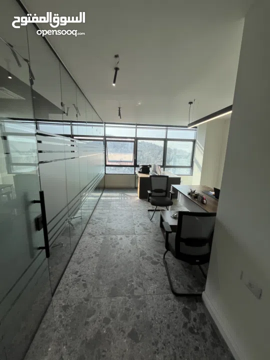 مكتب فخم جدًا للإيجار – تنازل عن عقد إيجار (فرصة مميزة) جاهز للتسليم الفوري