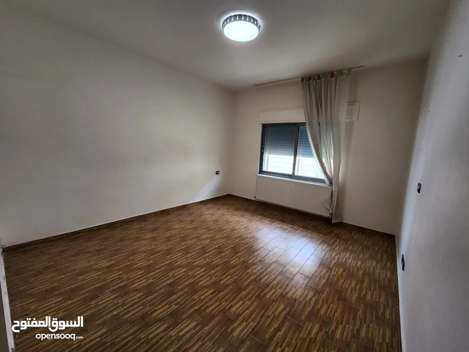 شقة فارغة للبيع في حي الصحابة - ref : 14577