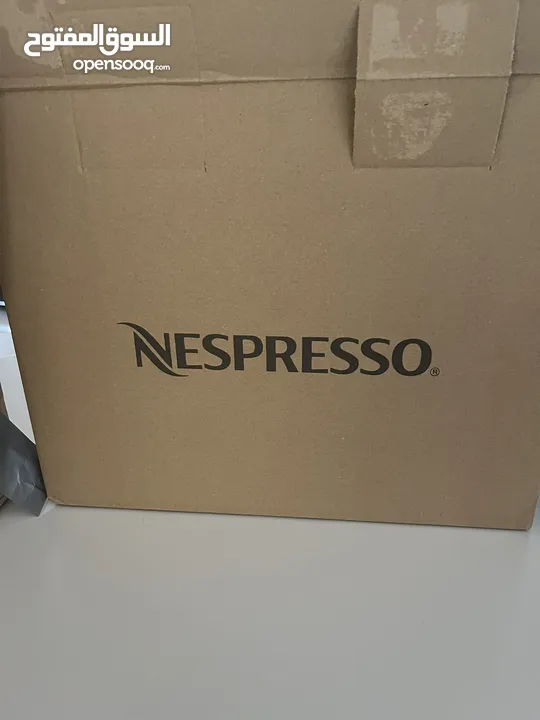 ماكينة قهوة Nespresso لون أحمر