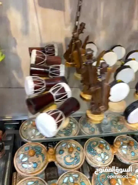 تحف على شكل الالات موسيقة