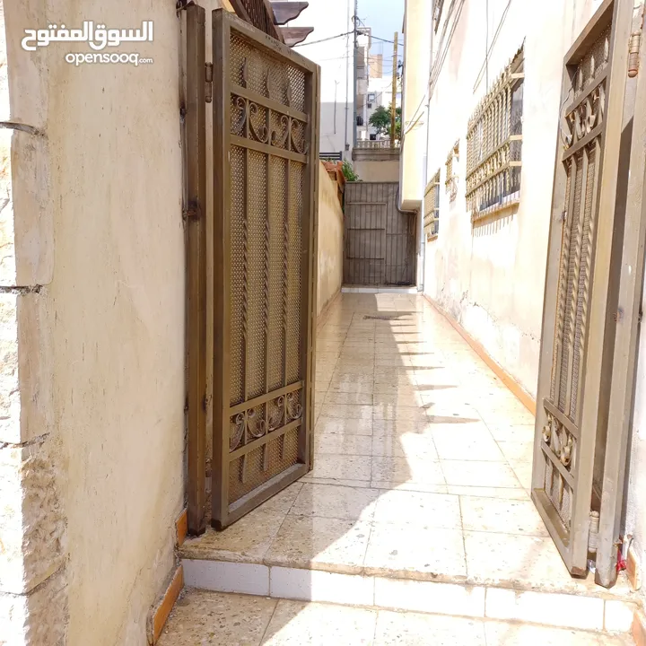 عمارة في جبل طارق ثلاث طوابق بقرب مسجد زيد بن ثابت و صيدلية القمر السعر عند الاتصال