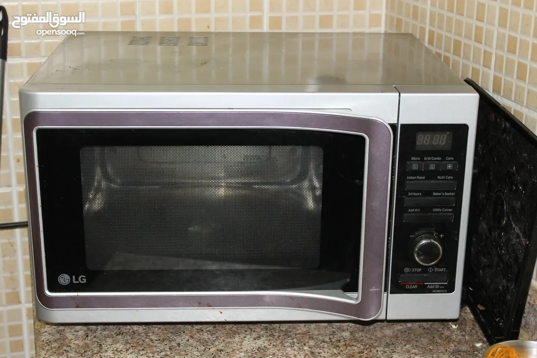 LG 28L MICROWAVE/GRILL/CONVECTION OVEN FOR SALE. LOCATION: SOHAR.