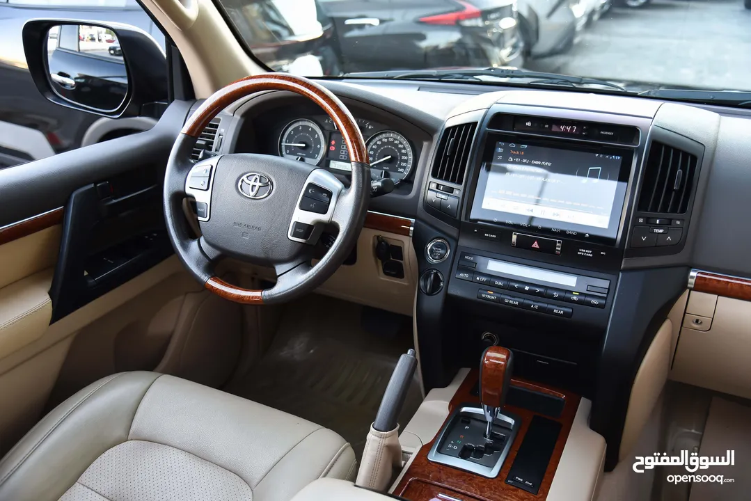 تويوتا لاند كروزر GXR V6 2015 Toyota Land Cruiser بحالة الوكالة