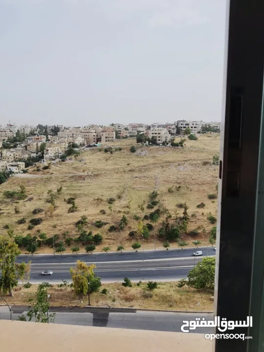 للبيع شقة في عمان الدوار الرابع شارع الخالدي الطبي تصلح لكافة الاستثمارات الطبية والتجارية موقع حيوي