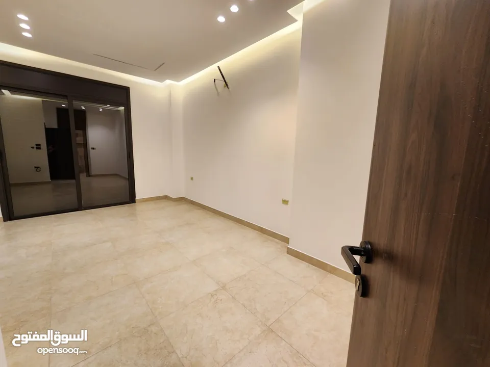 شقة للبيع في عبدون  REF : 14330