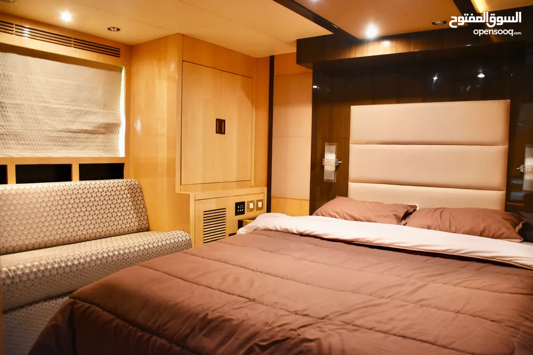 شركة تاجير يخوت في دبي مارينا مول للبيع