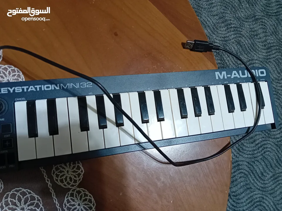 midi keyboard m audio keystationmini 32  32keys with connector  usb  شبه جديد ميدي كيبورد