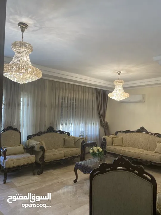 طقم كنب بحالة جيدة للبيع