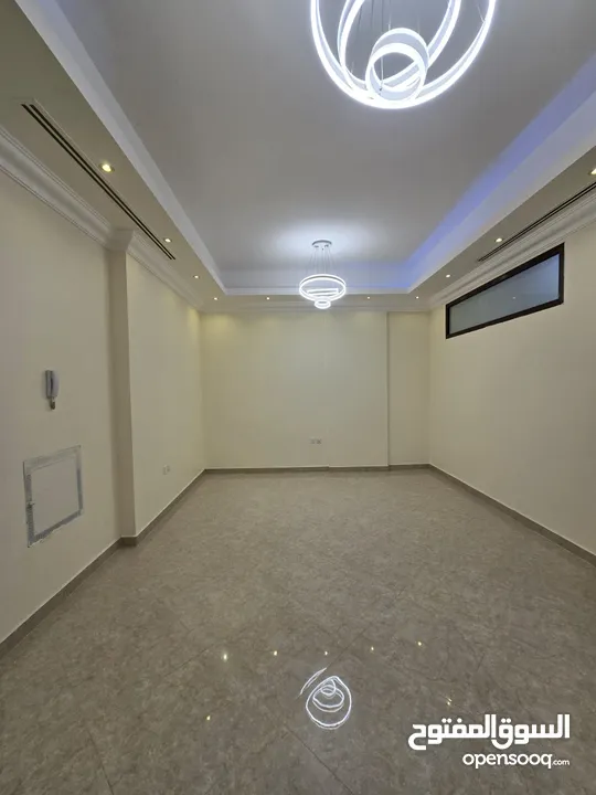 شقة #فندقية ثلاث غرف وصالة في #عجمان   اول ساكن شهري بدون فرش في #الروضة 3 شامل فواتير وةانترنت